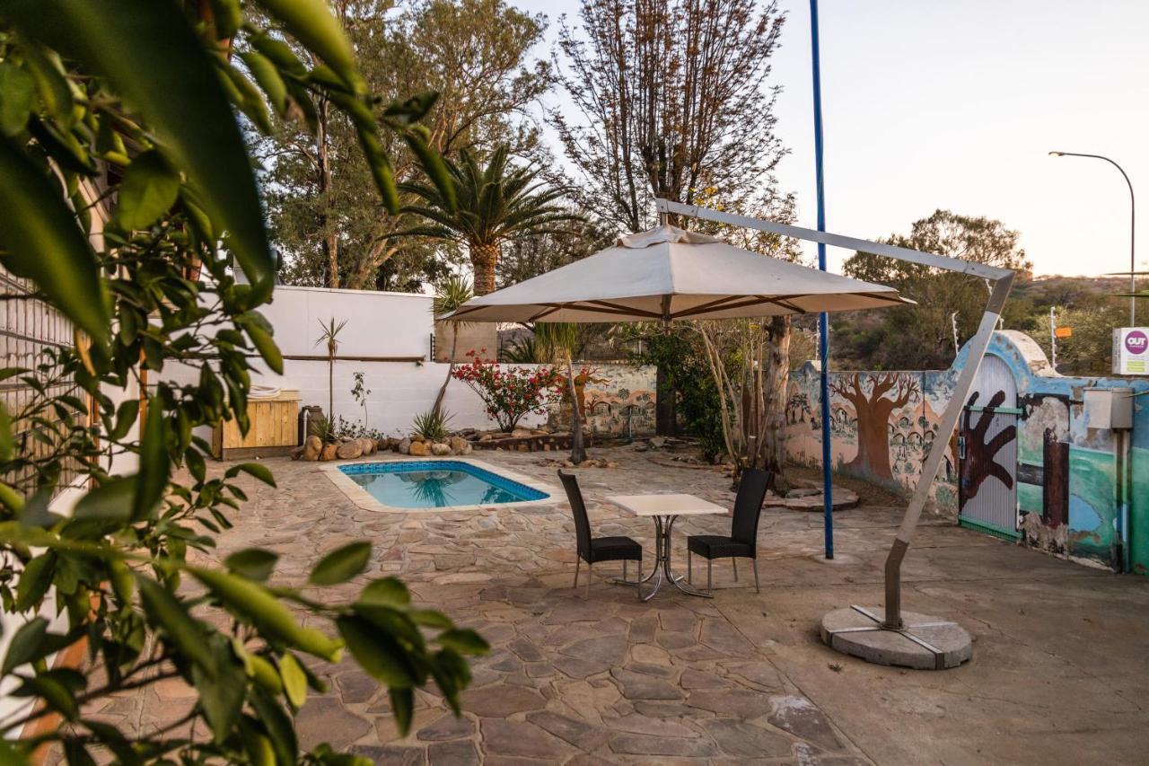Back2Roots Backpackers Ostello Windhoek Esterno foto